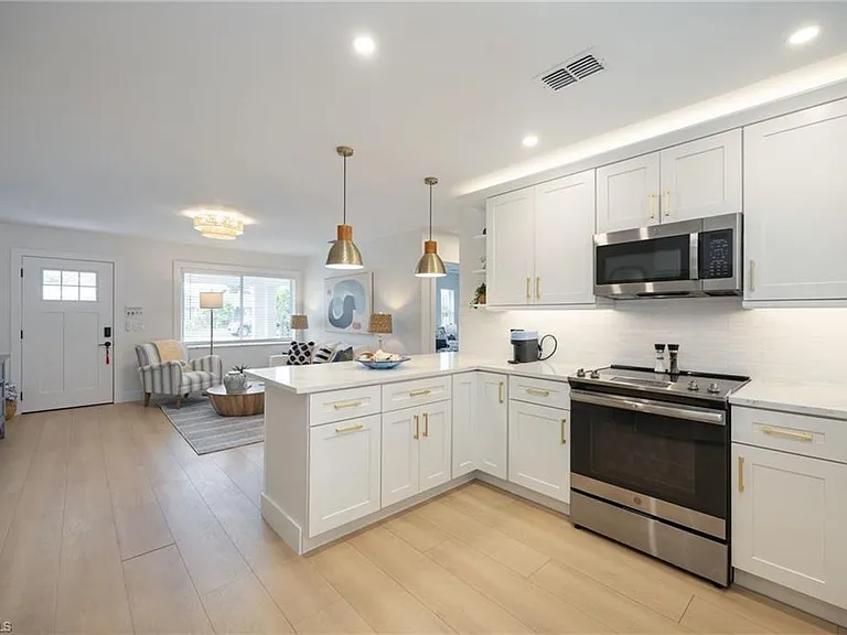 4525 Fluvia Ave — Photo 10