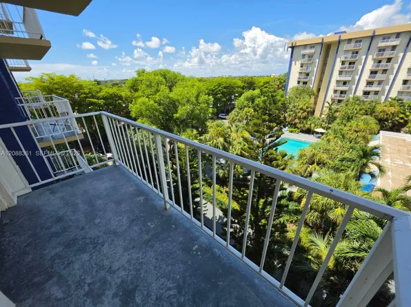 4550 NW 9th St APT 605E, Miami, FL 33126