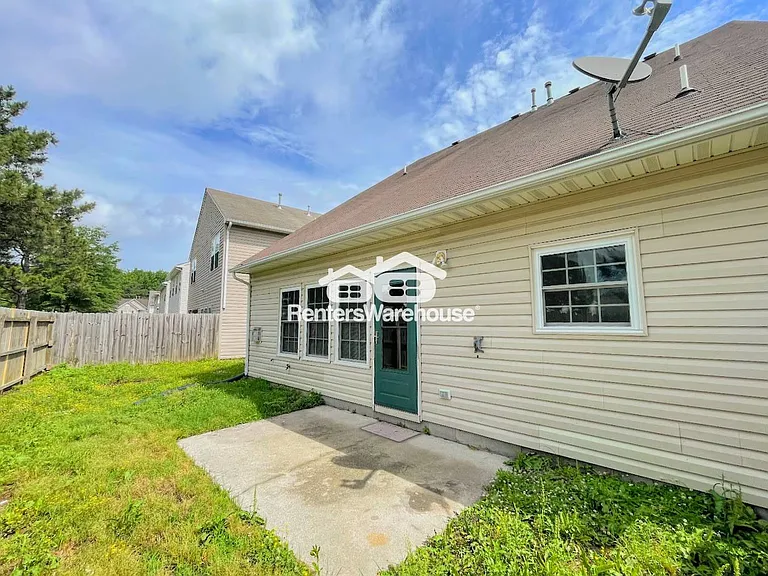 3711 Bay Cres — Photo 38