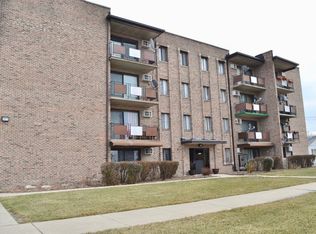 7945 S Oketo Ave APT 102, Bridgeview, IL 60455