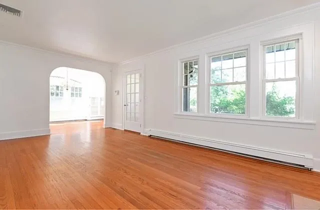 4 bed, 2.5 bath, 2219 sqft, $6,800 — Photo 4