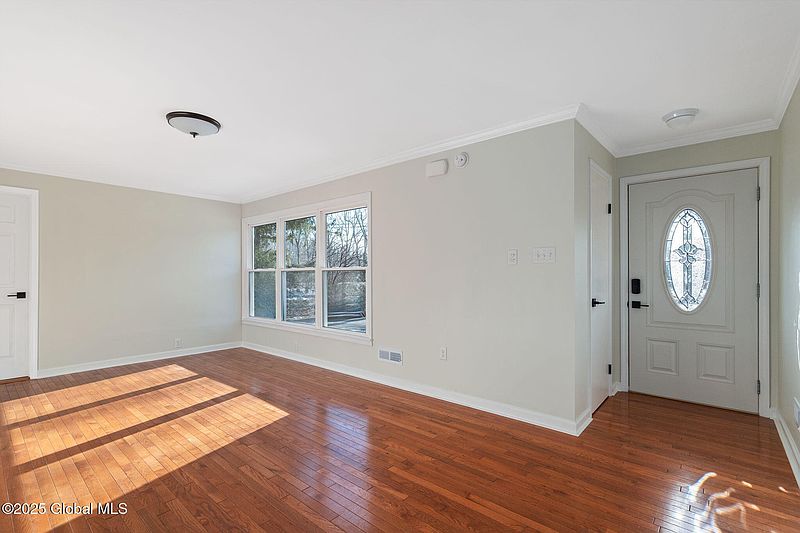 4th image of 112 Charlton Road