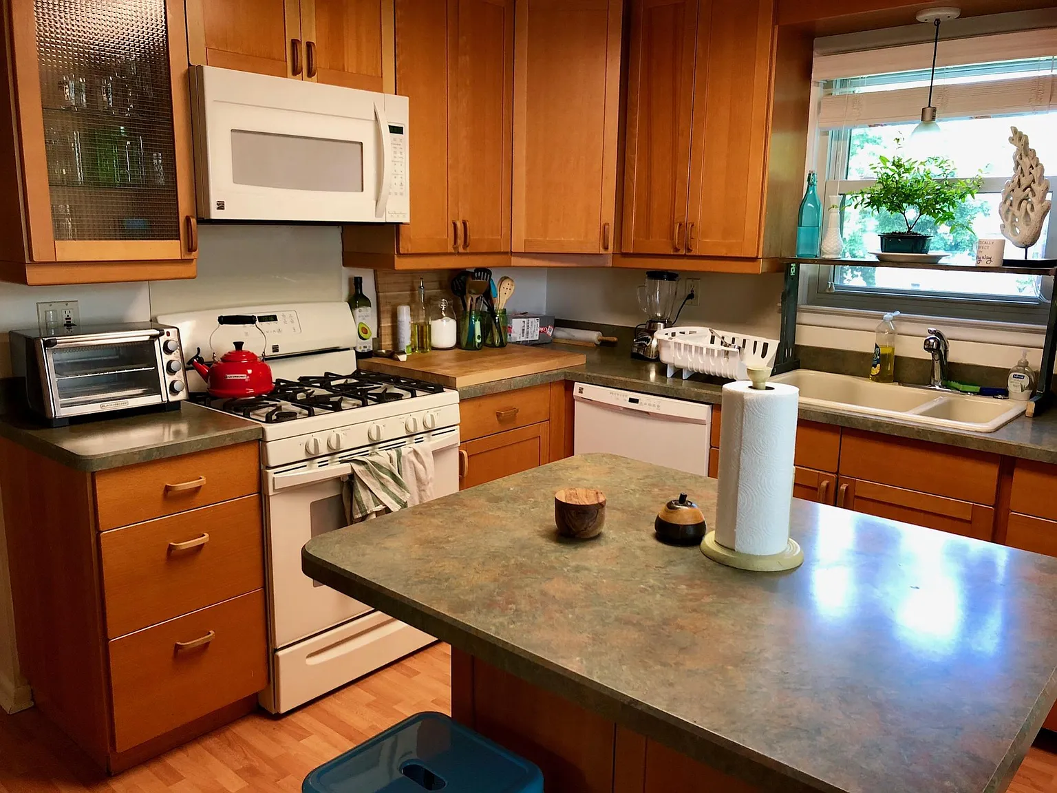 3 bed, 1200 sqft, $4,000 — Photo 3