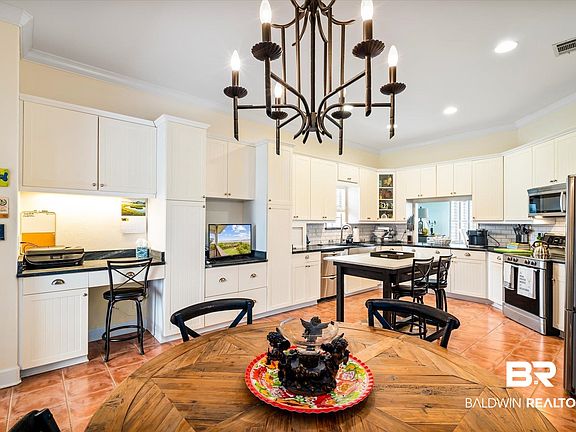 4th image of 4 Yacht Club Dr APT 28