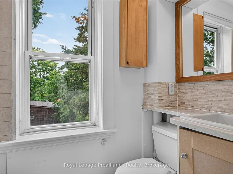 367 Edinburgh St — Photo 19