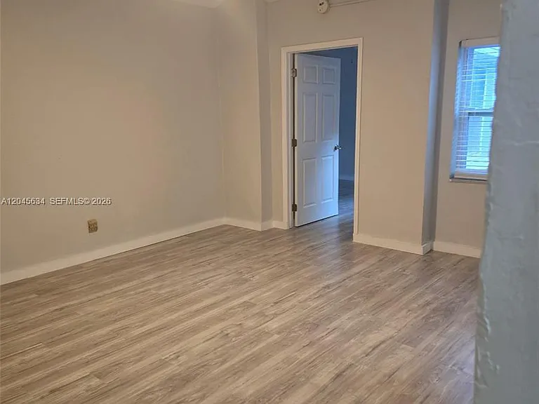 215 30th St #22 — Photo 12