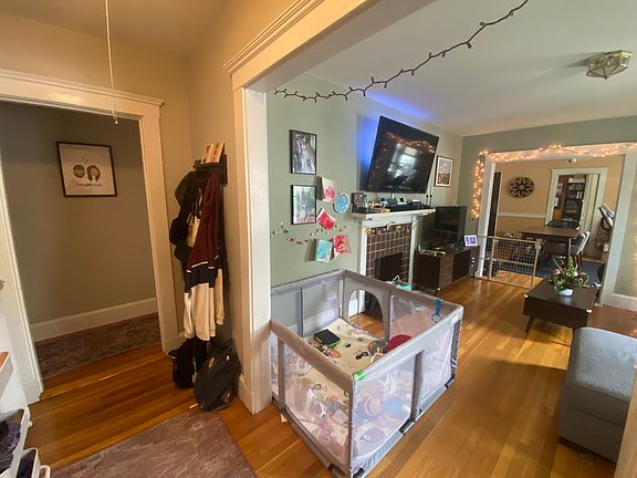 4th image of 64 Hewlett St #1
