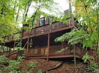 223 Reindeer Ln, Talking Rock, GA 30175