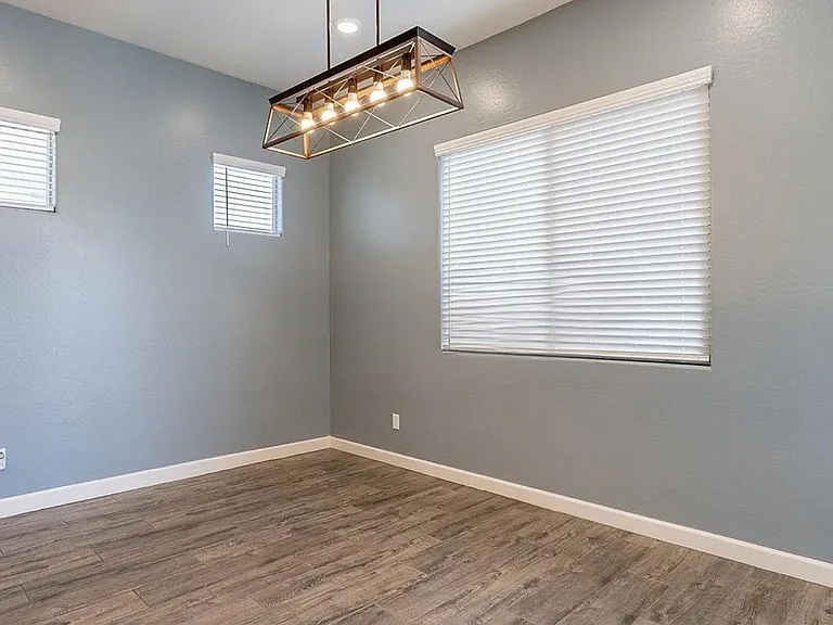 2811 W Pollack St — Photo 24