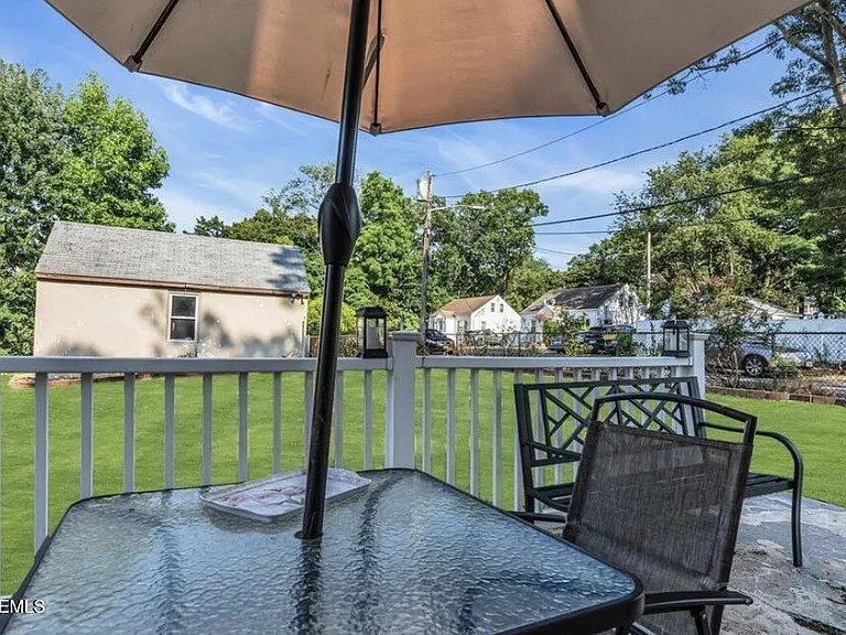 402 Ryders Ln — Photo 20