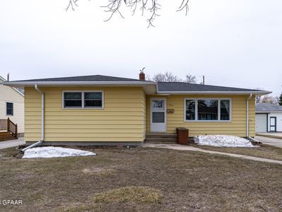 1805 11th Ave N, Grand Forks, ND, 58203