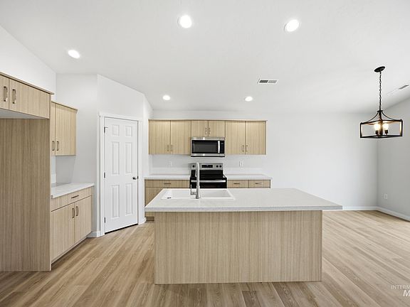 3rd image of 239 N Tideberry Ave