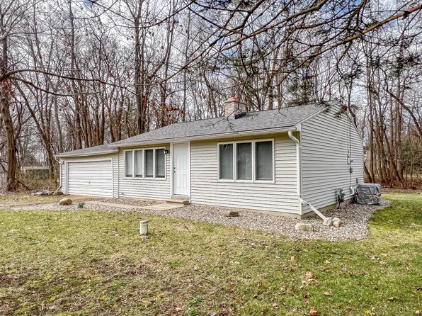 92910 Center St, Dowagiac, MI 49047