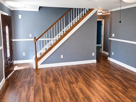 3rd image of 38 Mayapple Ln