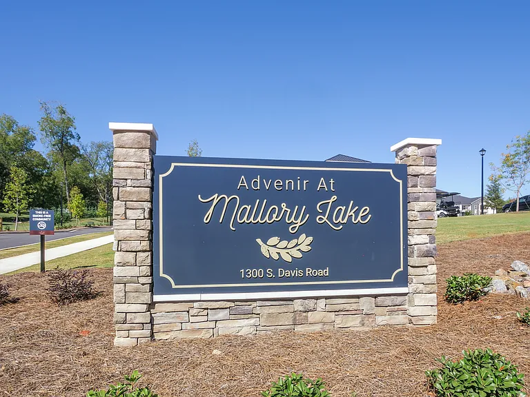 Advenir at Mallory Lake — Photo 25