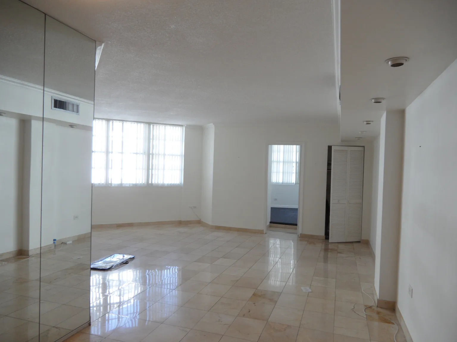 2 bed, 990 sqft, $3,100 — Photo 1