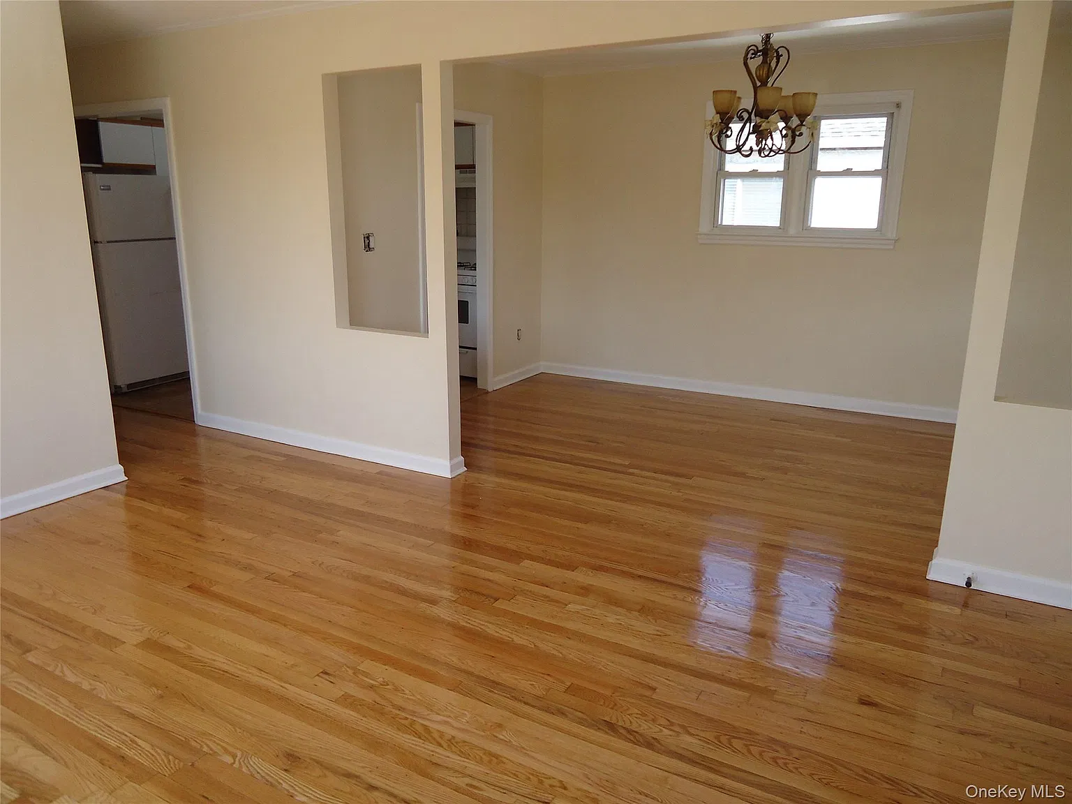 3 bed, 1.0 bath, 1102 sqft, $4,000 — Photo 4