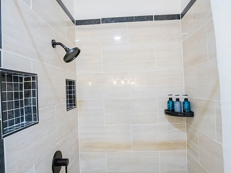 127B Howe St #2 — Photo 8