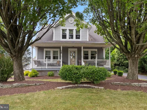 16 Holloway Ln, Bordentown, NJ 08505