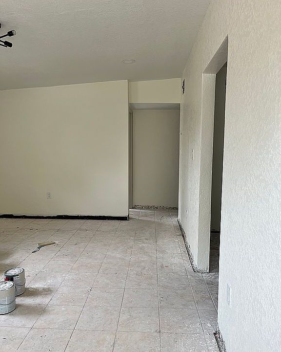 1st image of 906 E Bougainvillea Ave