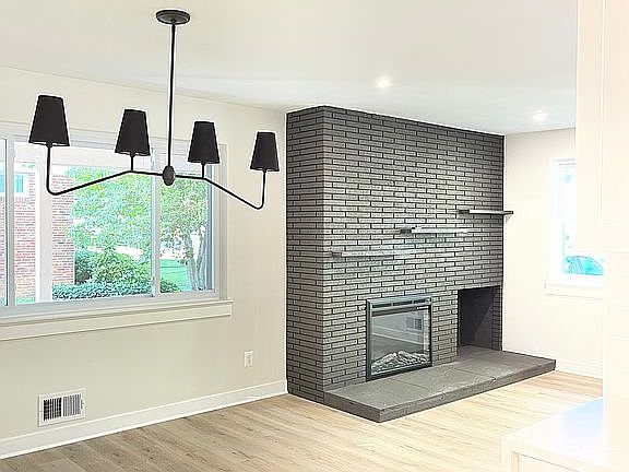3rd image of 3912 Fairfax Pkwy