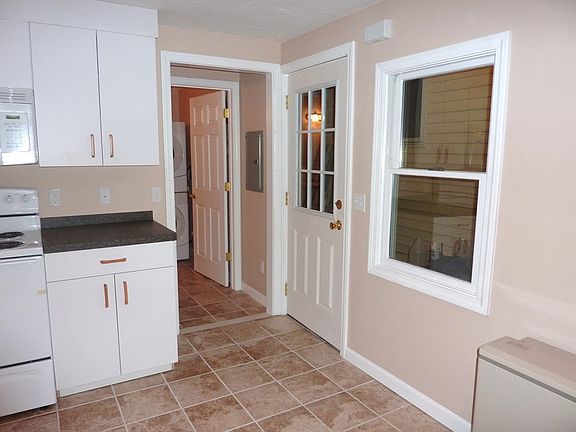 5th image of 14 Longwood Ave