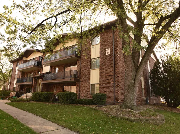 13919 James Dr APT 904, Crestwood, IL 60445