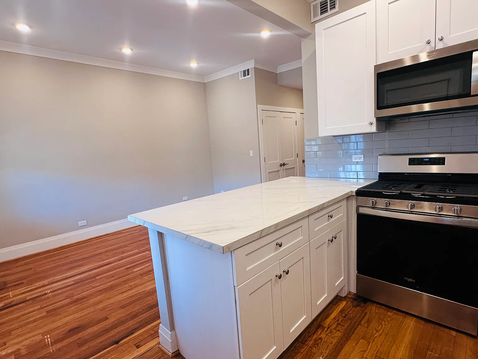 4 bed, 1400 sqft, $2,495 — Photo 2