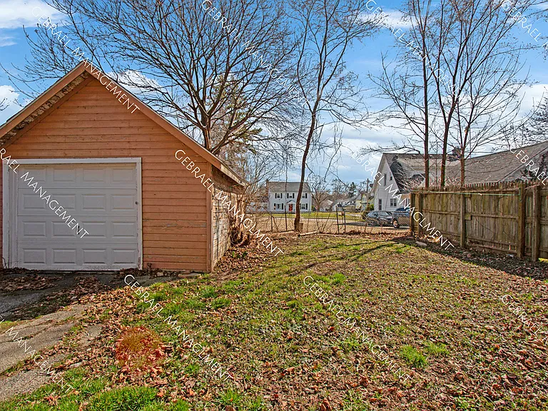 2309 Brown St — Photo 3