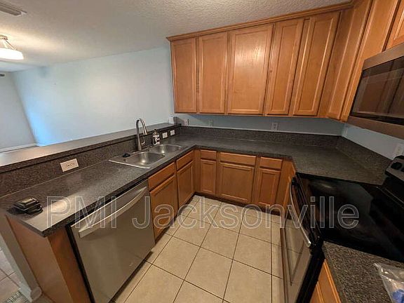 3rd image of 1048 N Black Cherry Dr