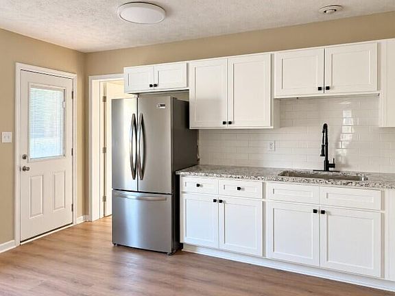 3rd image of 204 Independence Ct