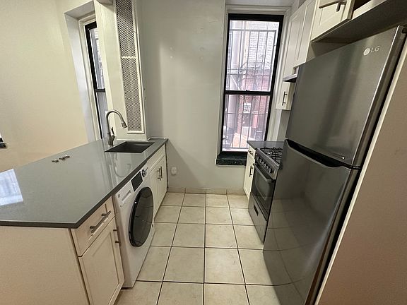 2nd image of 337 E 95th St APT 1E