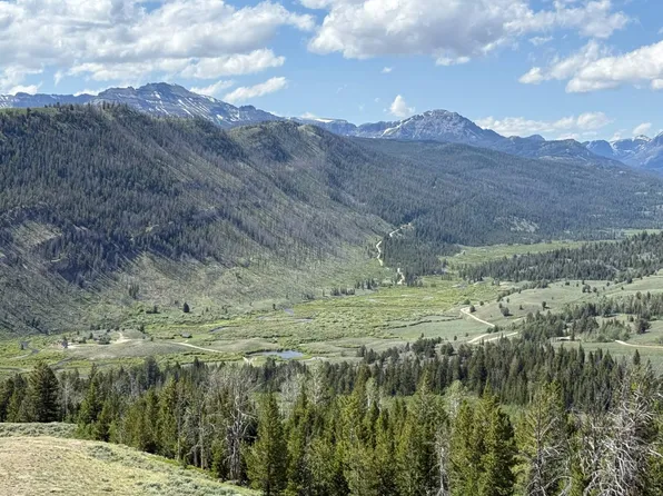 1648 Horse Creek Rd, Dubois, WY 82513