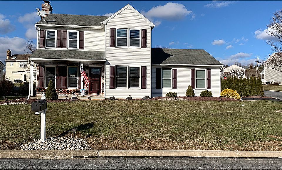 1st image of 161 Kingsbury Ct