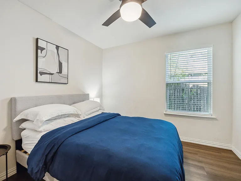 2326 Harding St — Photo 8