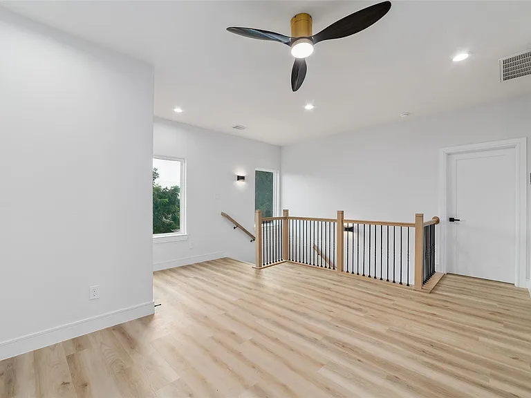 6717 England St — Photo 17
