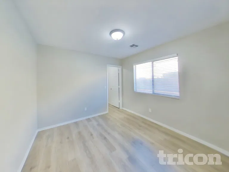 34113 N Alison Dr — Photo 11