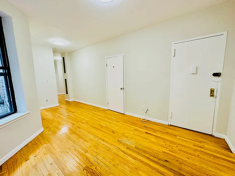 230 W 24th St #4W — Photo 2