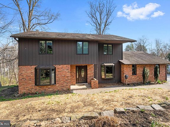 2nd image of 707 Pine Ridge Ln
