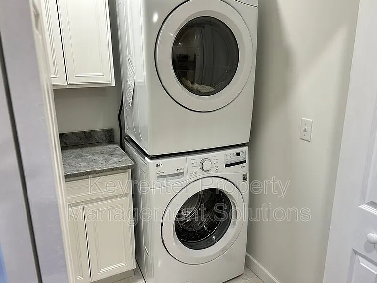 317 Sterling St #B — Photo 30