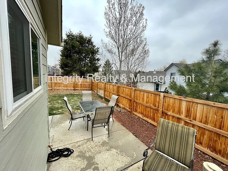 475 Chiswick Cir — Photo 41