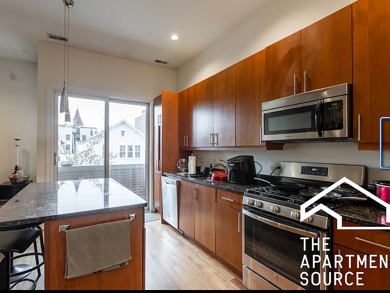 1350 W Augusta Blvd #201 — Photo 1