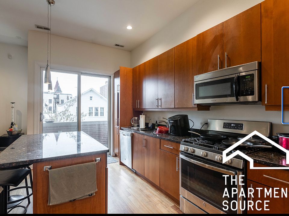 1st image of 1350 W Augusta Blvd #201