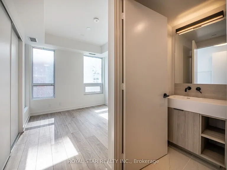 108 Peter St #518 — Photo 24