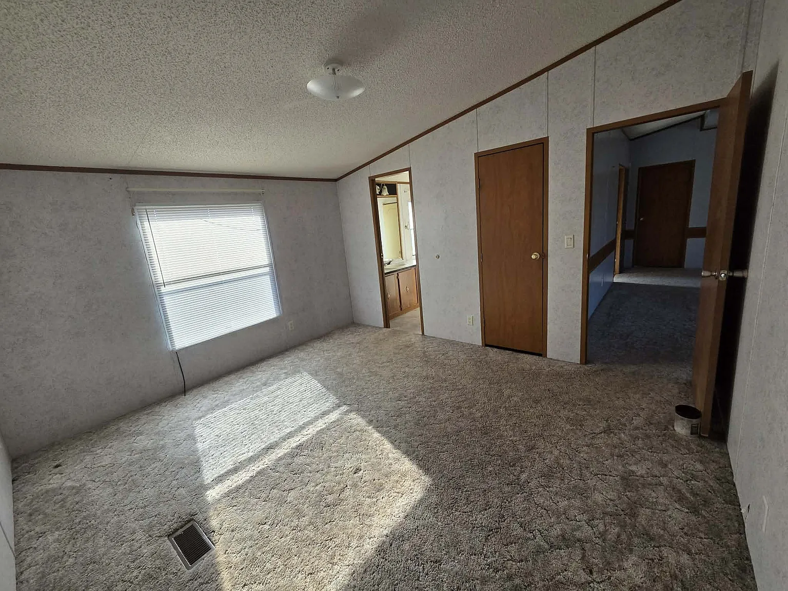 3 bed, $1,500 — Photo 3