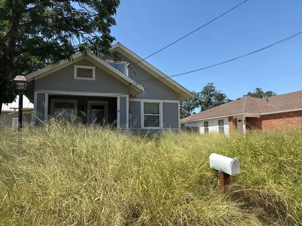 717 Dallas St, Pleasanton, TX 78064