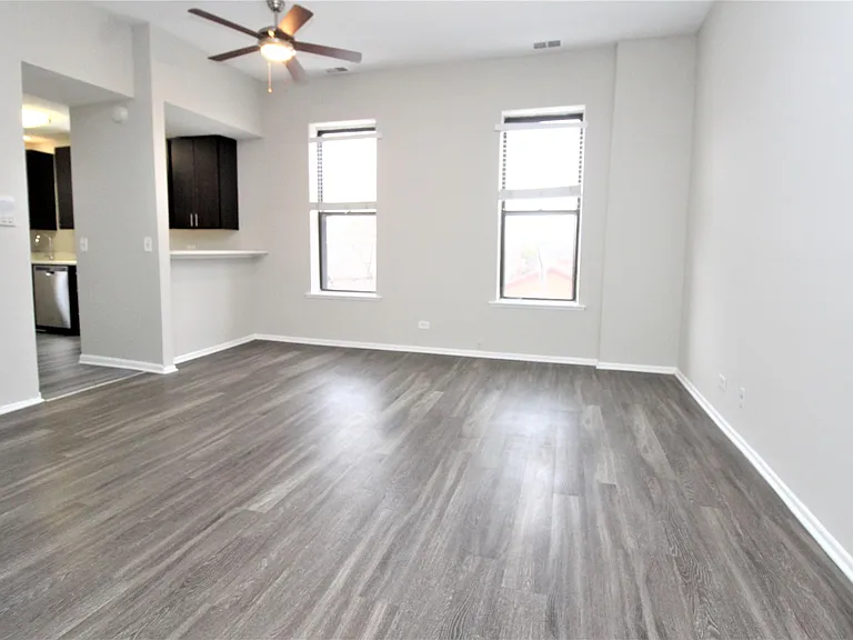 807 W Willow St #2D — Photo 9