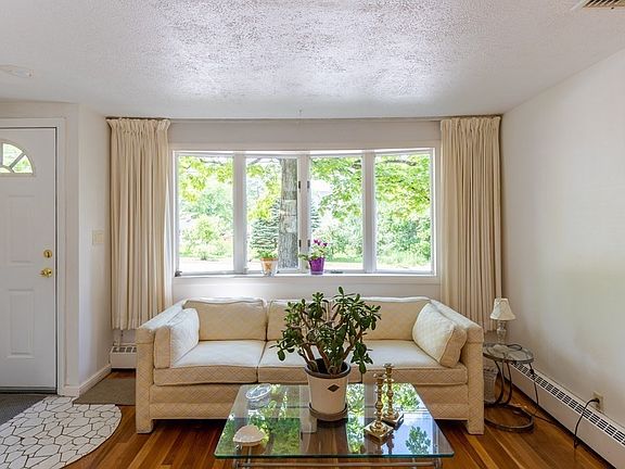 3rd image of 332 Massapoag Ave