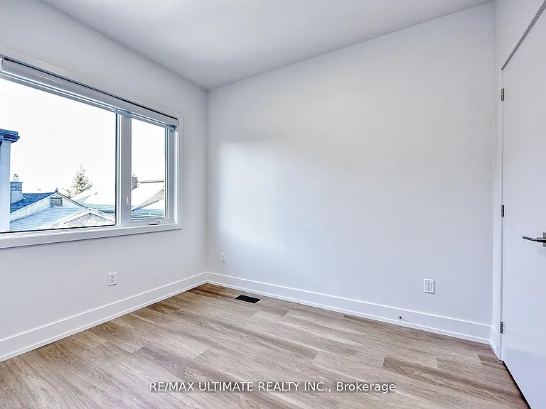 385 McRoberts Ave #LANEWAY — Photo 14