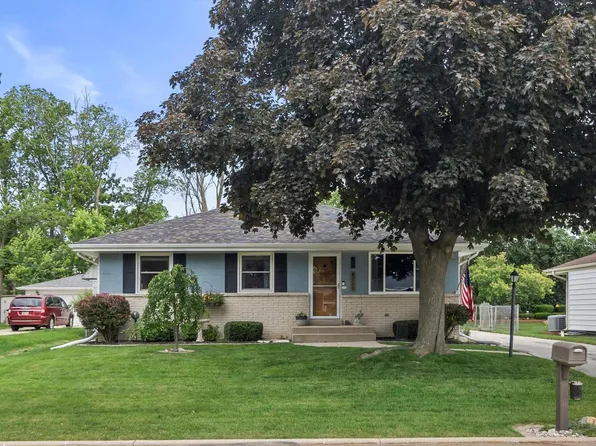 8120 West Norwich AVENUE, Greenfield, WI 53220
